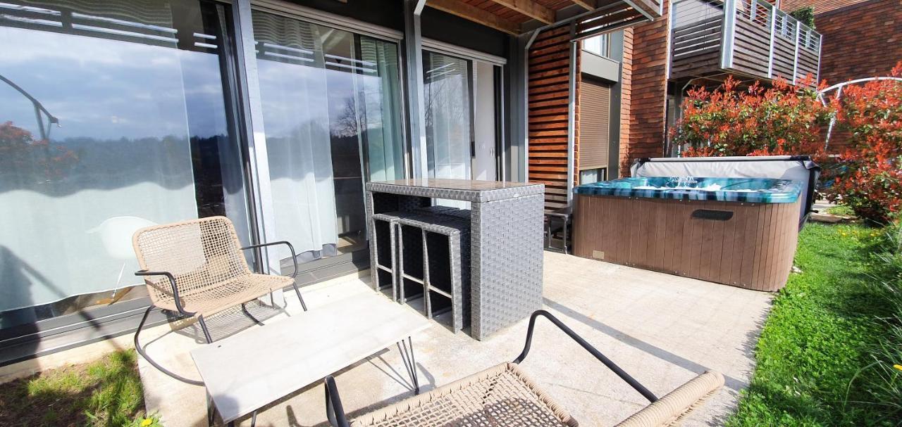 Apartamento Plein Soleil avec Jacuzzi Privatif et parking privé Sarlat Exterior foto
